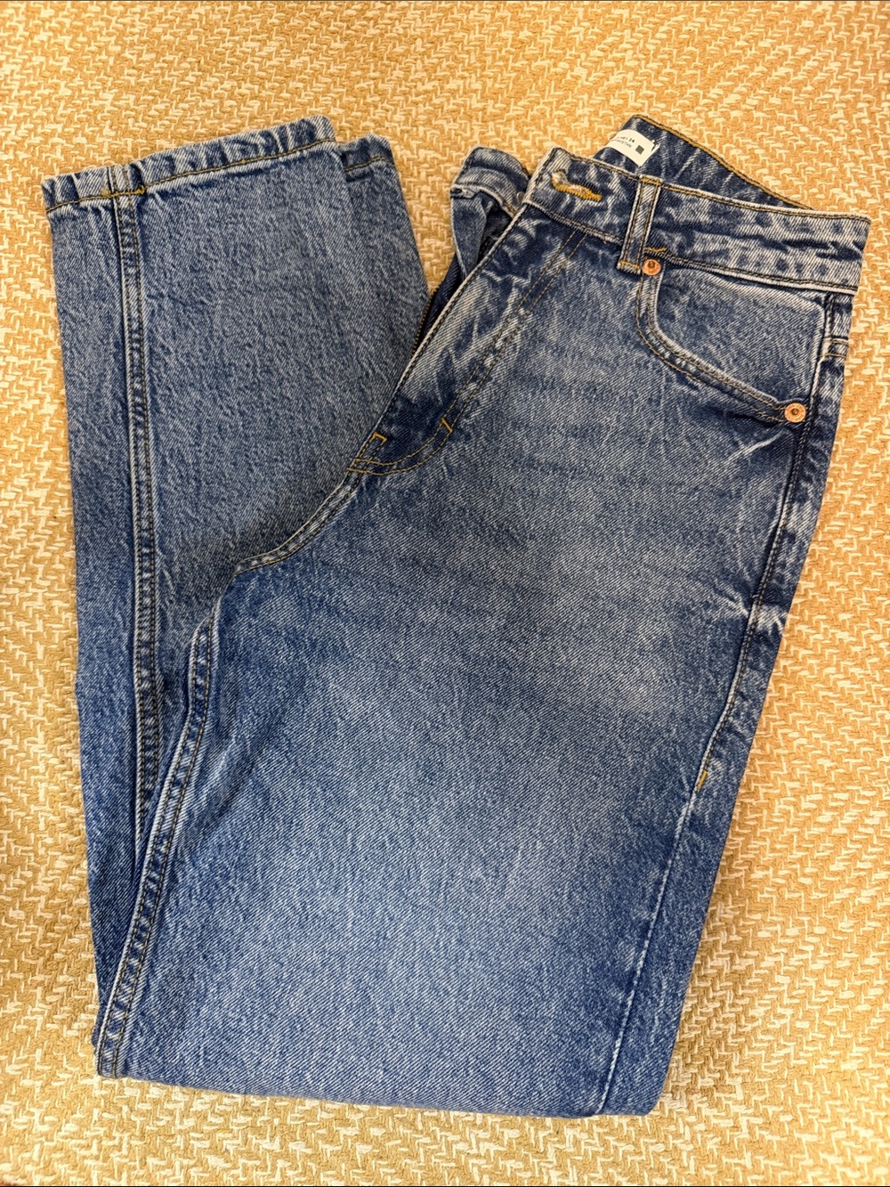Women Straight Fit Denim Jeans in Medium Blue! NWOT 34 or 2